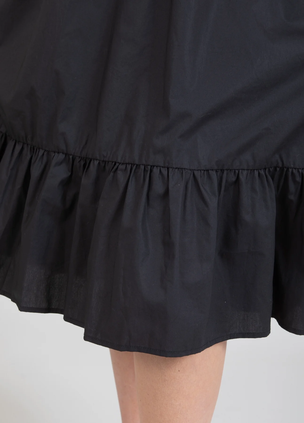 JURK MET BRODERIE ANGLAISE KRAAG - Black - Afbeelding 5