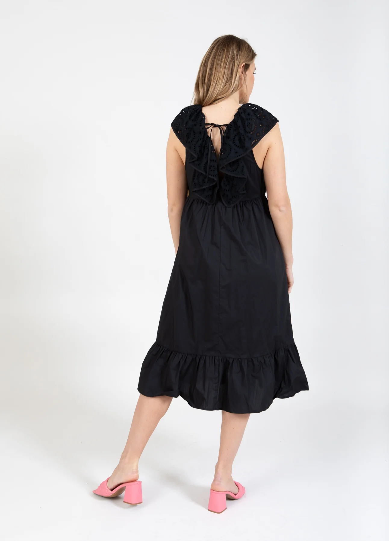 JURK MET BRODERIE ANGLAISE KRAAG - Black - Afbeelding 7