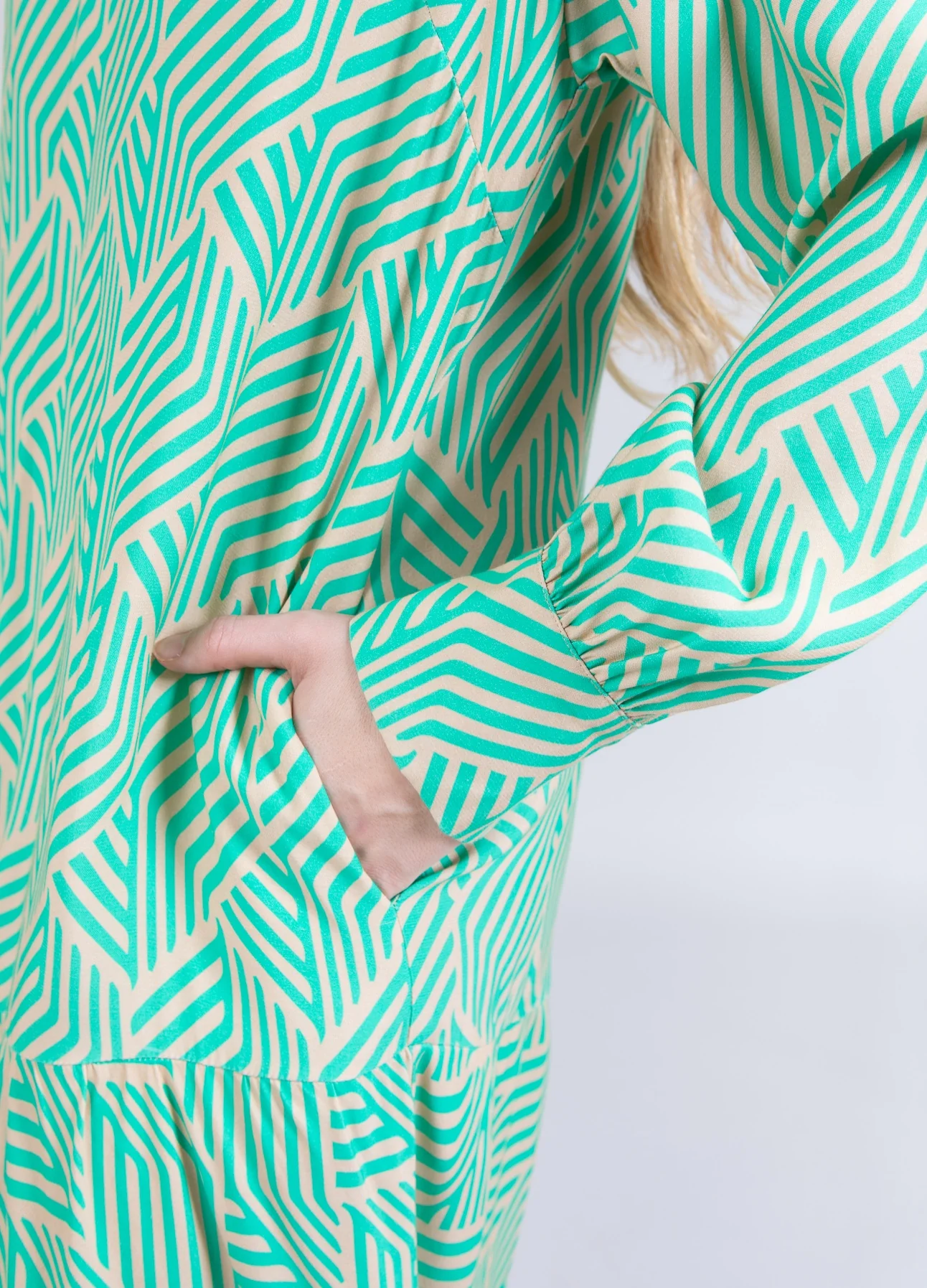 JURK MET GRAFISCHE PRINT - Graphic print - Afbeelding 4