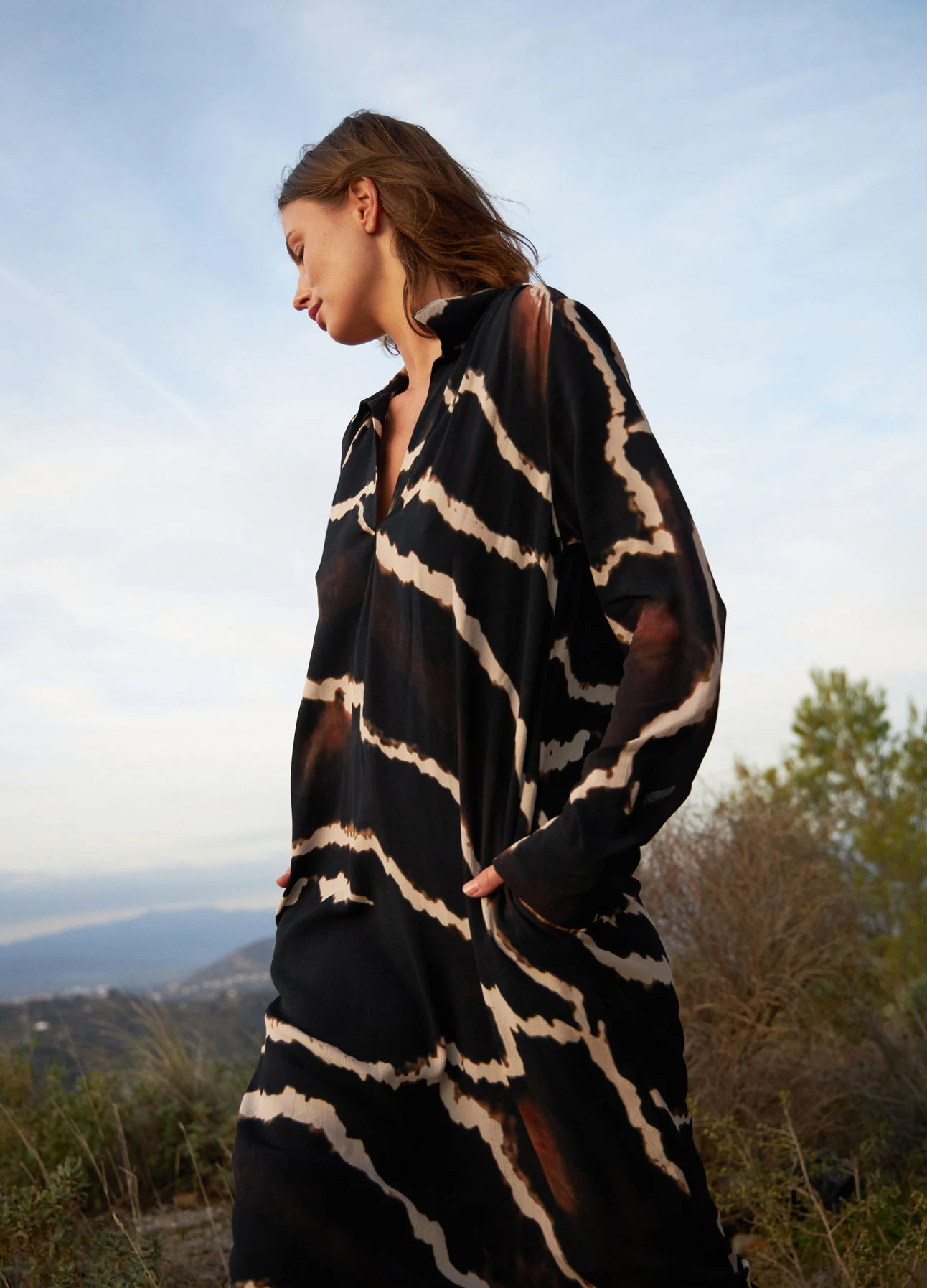 LONG DRESS IN NIGHT CLOUDS PRINT - Night clouds print - Afbeelding 3