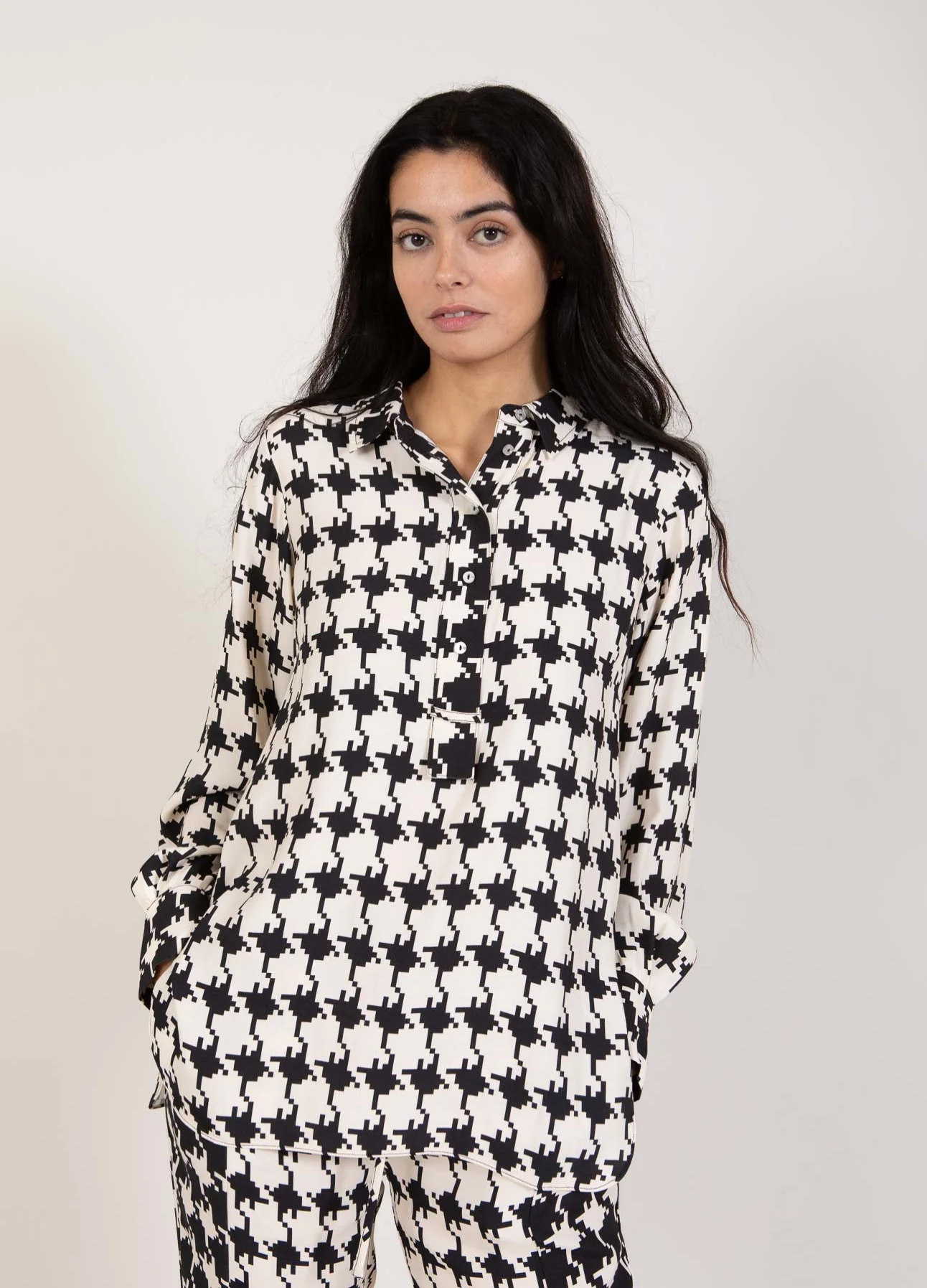 BLUZE IN HOUNDSTOOTH MIX PRINT - Houndstooth mix print