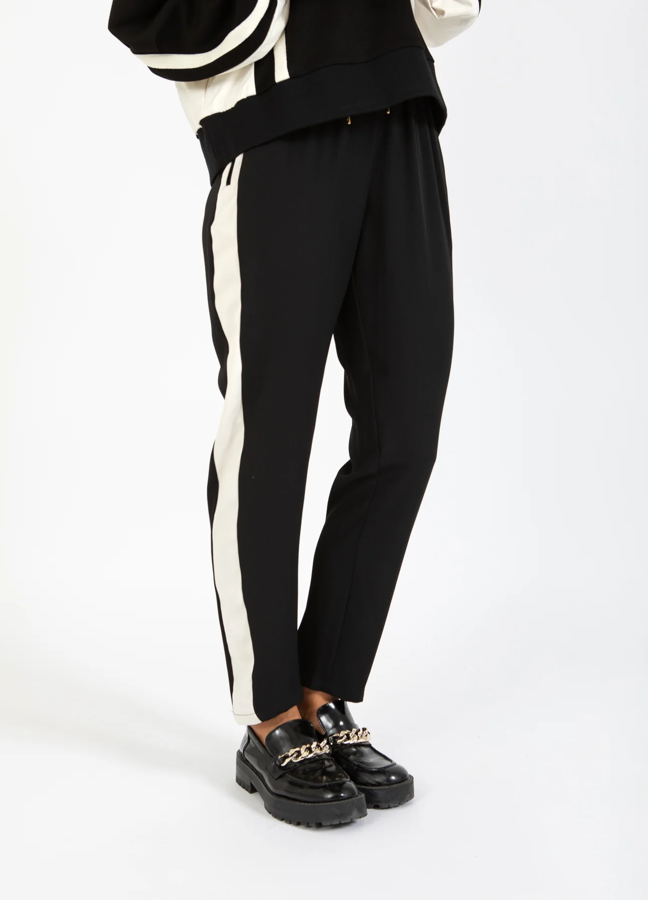 SPORTIEVE BROEK MET ZIJPANEEL - SILLE PASVORM - Creme / black - Afbeelding 3