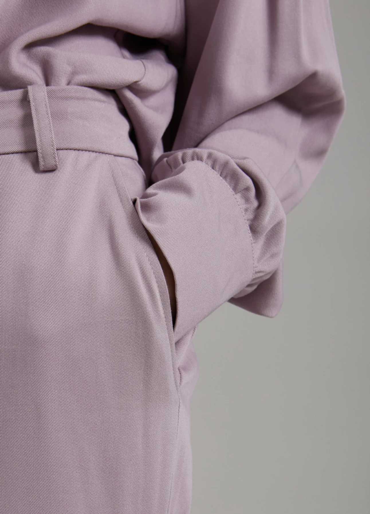 TROUSERS MADE WITH LENZING™ ECOVERO™ VISCOSE - Dusty purple - Afbeelding 5