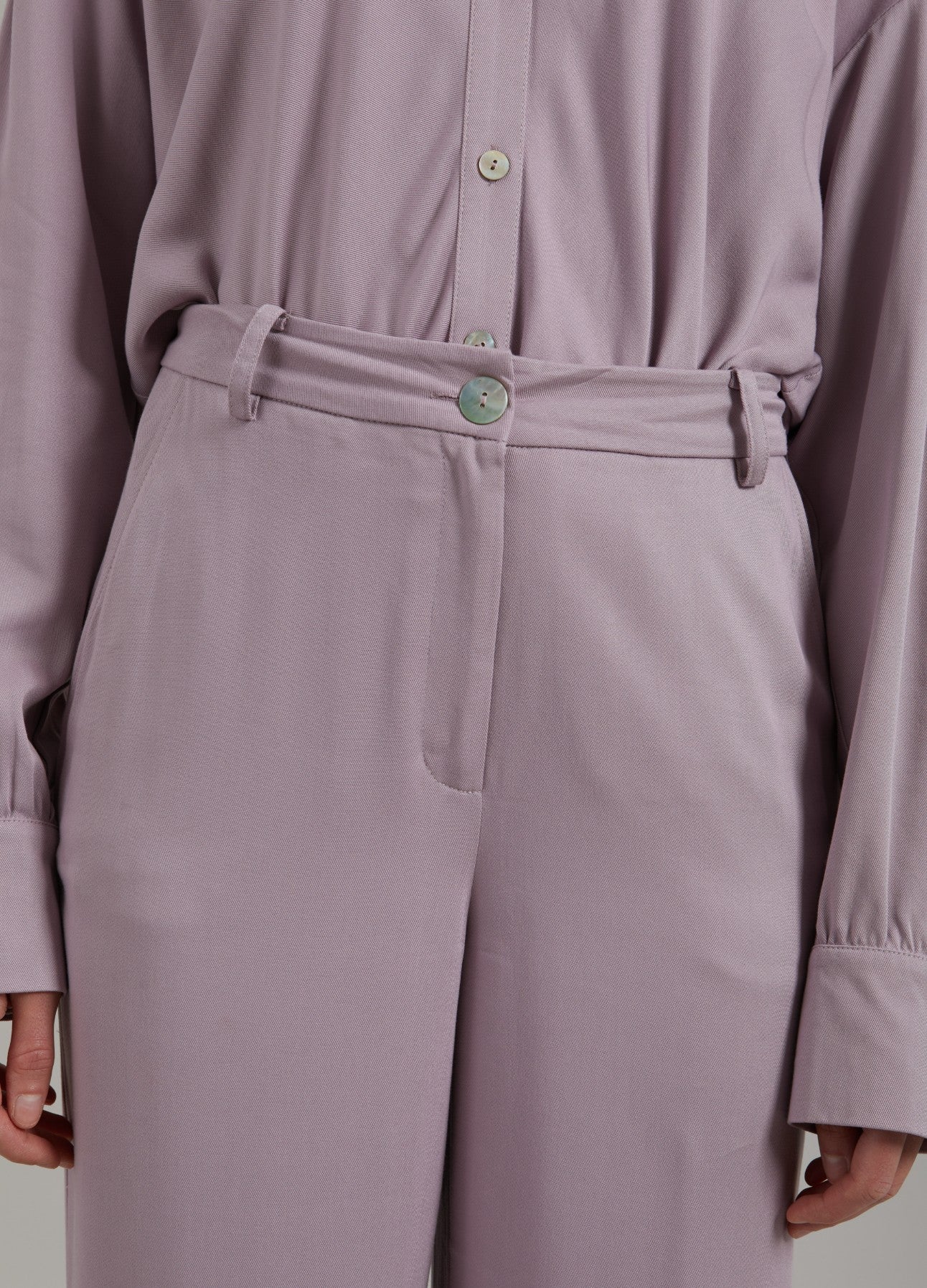 TROUSERS MADE WITH LENZING™ ECOVERO™ VISCOSE - Dusty purple - Afbeelding 6