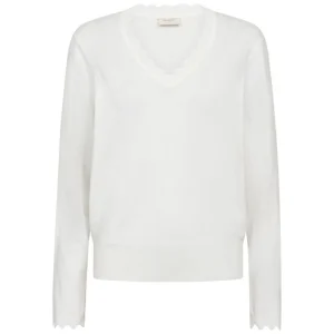 Offwhite scallop pullover Katie