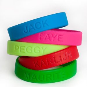 SOS armbandje / polsbandje met naam (Paars)